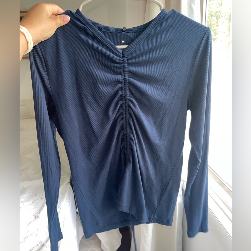 POINT CROP RUCHED TOP - Picture 2 of 8